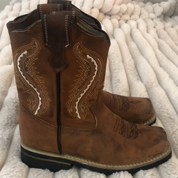 Kids cowboy boots.